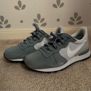 Nike Internationalist Sneakers